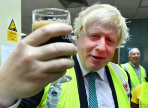 Boris Johnson pivo2